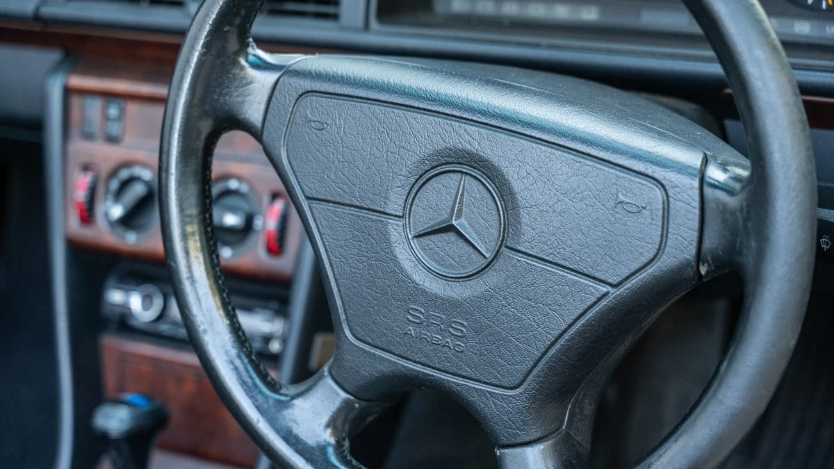 1994 Mercedes-Benz W124 E-Class - Image 17 of 30