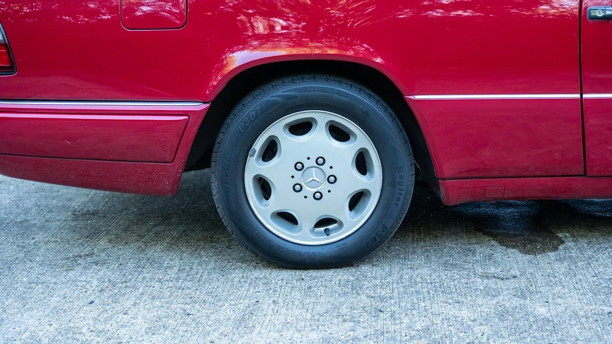 1994 Mercedes-Benz W124 E-Class - Image 11 of 30