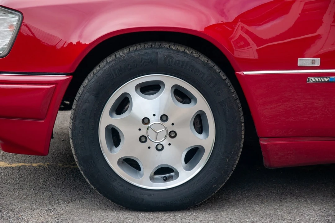 1994 Mercedes-Benz W124 E-Class - Image 25 of 30