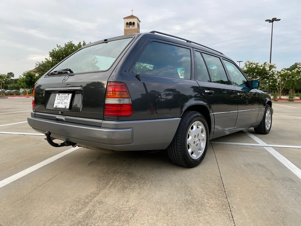 1994 Mercedes-Benz W124 E-Class - Image 11 of 31
