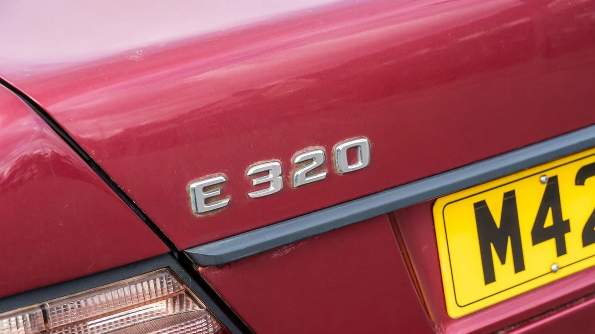 1994 Mercedes-Benz W124 E-Class - Image 12 of 30