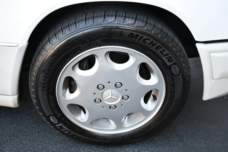 1994 Mercedes-Benz W124 E-Class - Image 16 of 27