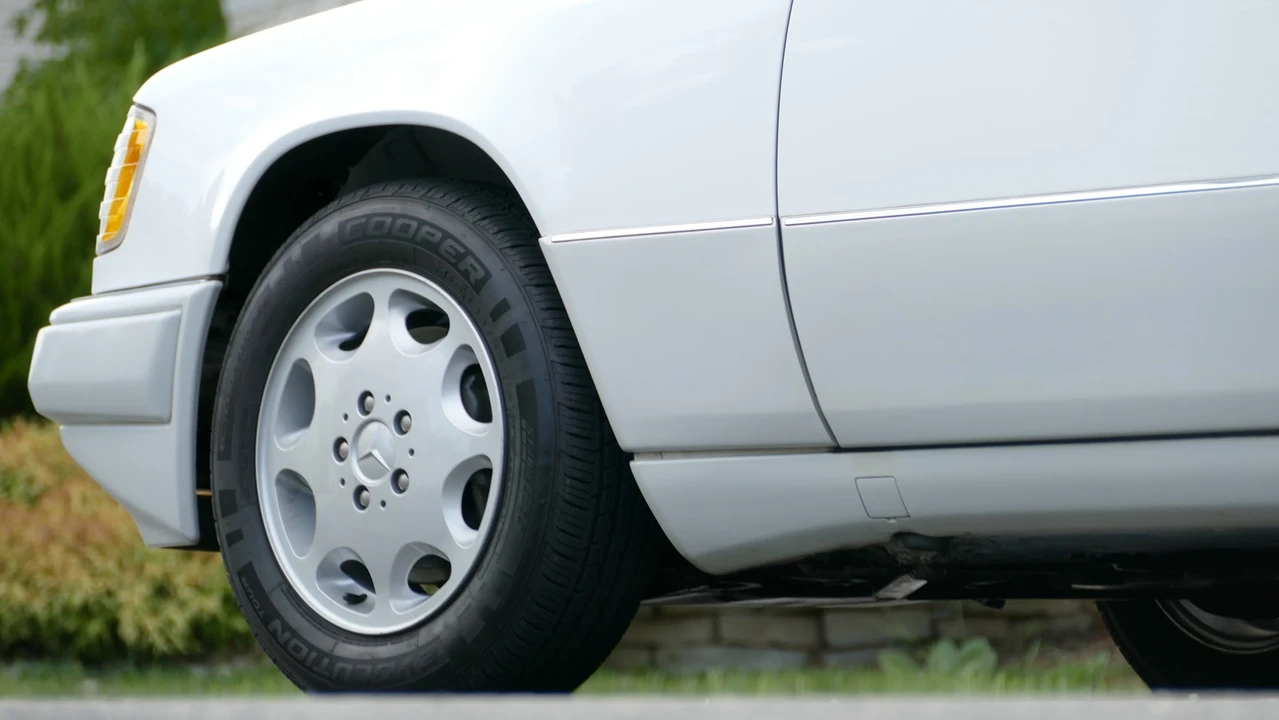 1994 Mercedes-Benz W124 E-Class - Image 23 of 31