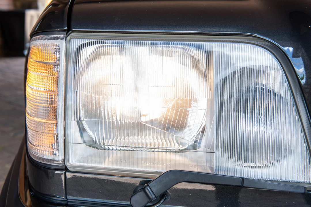 1994 Mercedes-Benz W124 E-Class - Image 17 of 31