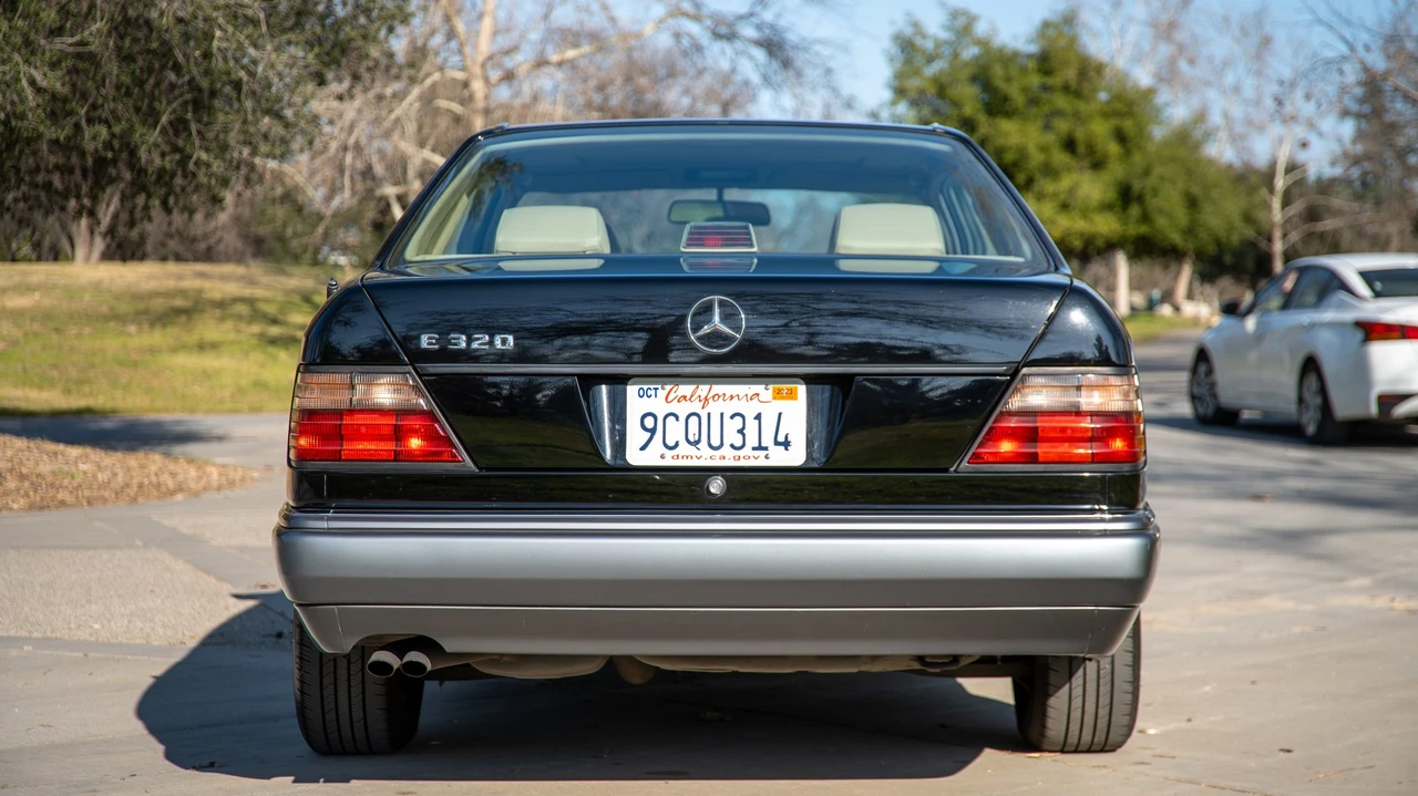 1994 Mercedes-Benz W124 E-Class - Image 25 of 31