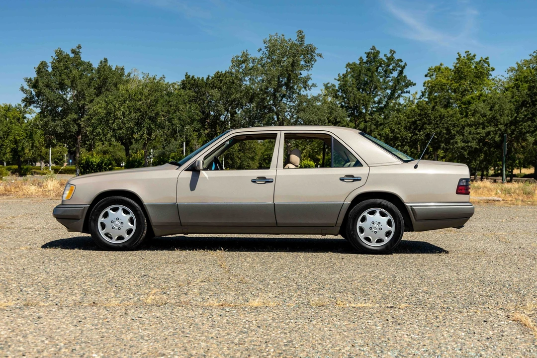 1994 Mercedes-Benz W124 E-Class - Image 6 of 31