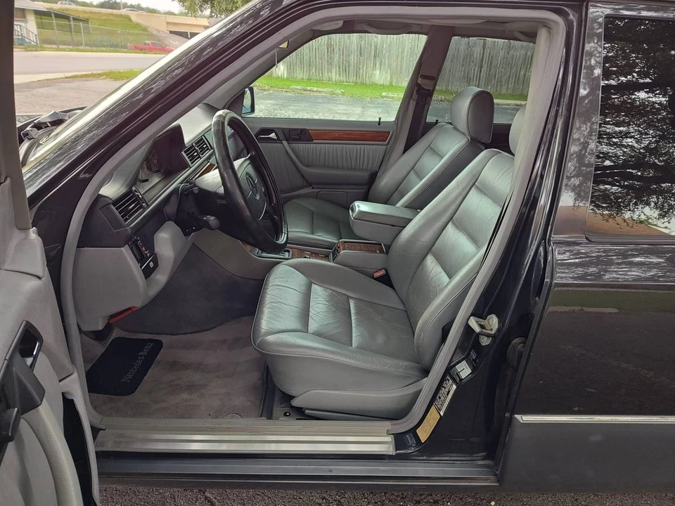 1994 Mercedes-Benz W124 E-Class - Image 16 of 24