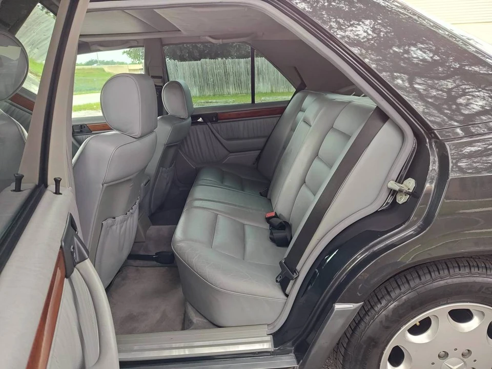 1994 Mercedes-Benz W124 E-Class - Image 11 of 24