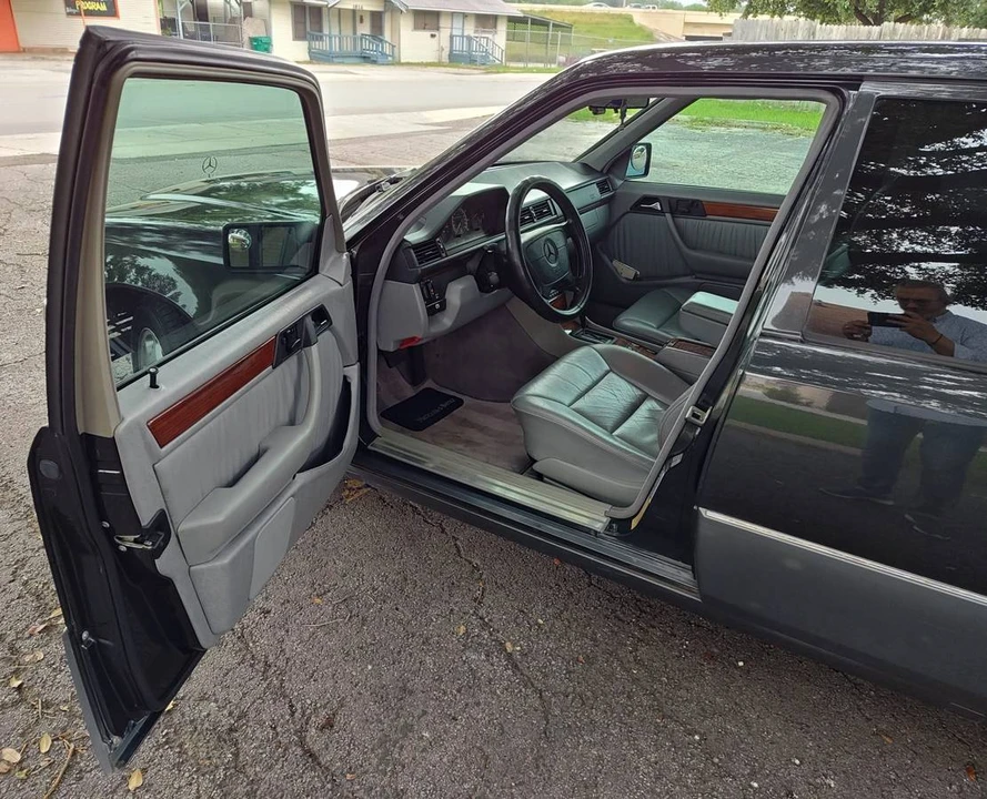 1994 Mercedes-Benz W124 E-Class - Image 12 of 24