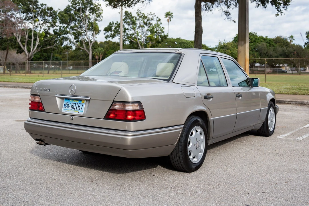 1994 Mercedes-Benz W124 E-Class - Image 8 of 31