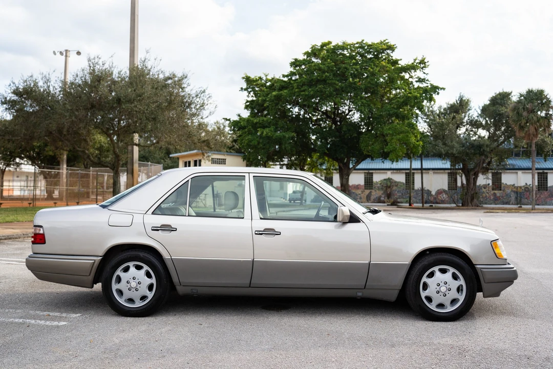1994 Mercedes-Benz W124 E-Class - Image 9 of 31