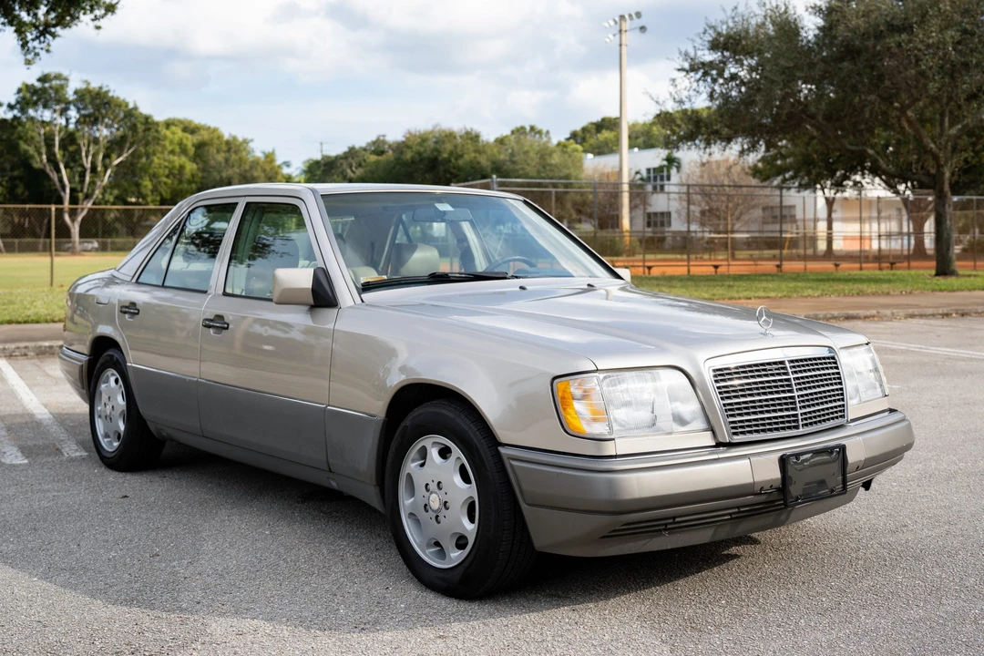 1994 Mercedes-Benz W124 E-Class - Image 2 of 31