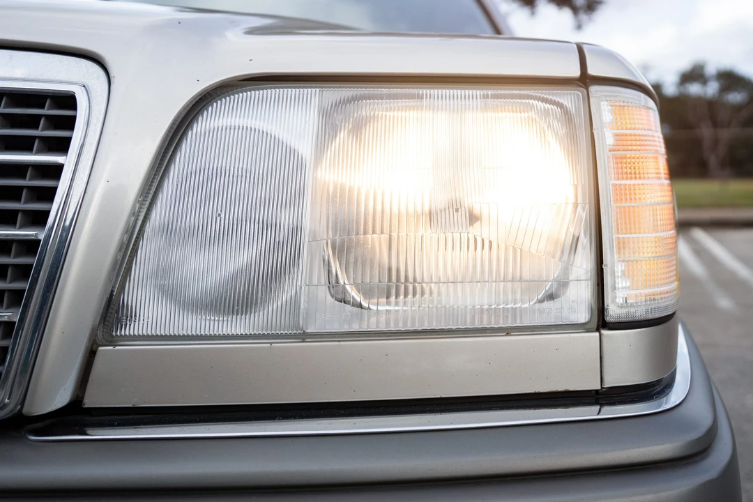 1994 Mercedes-Benz W124 E-Class - Image 17 of 31
