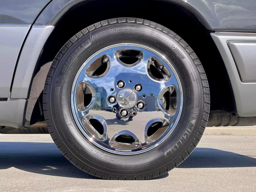 1994 Mercedes-Benz W124 E-Class - Image 18 of 31