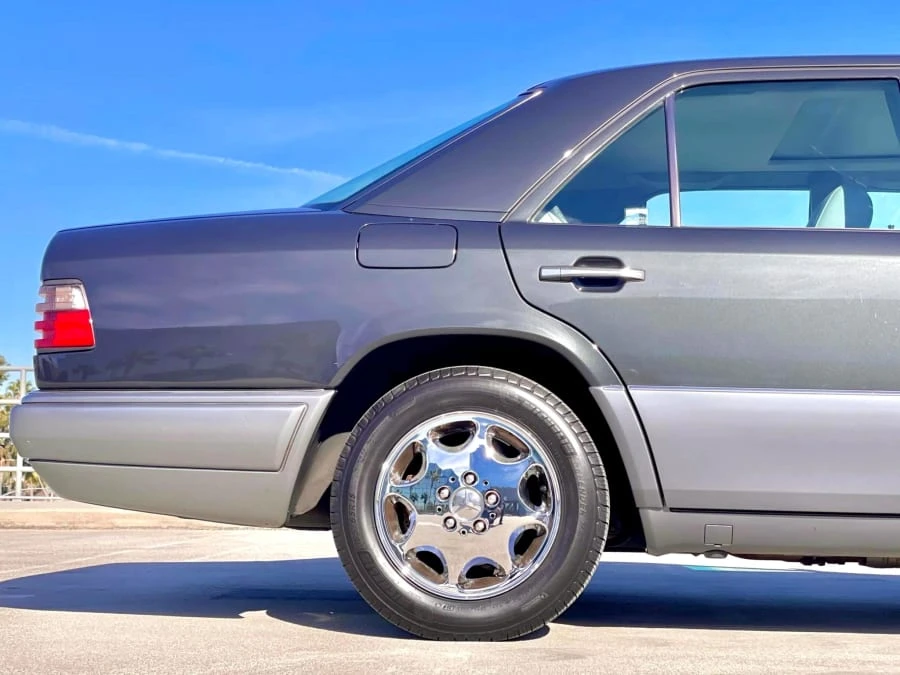 1994 Mercedes-Benz W124 E-Class - Image 8 of 31