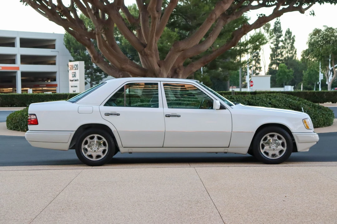 1994 Mercedes-Benz W124 E-Class - Image 10 of 31