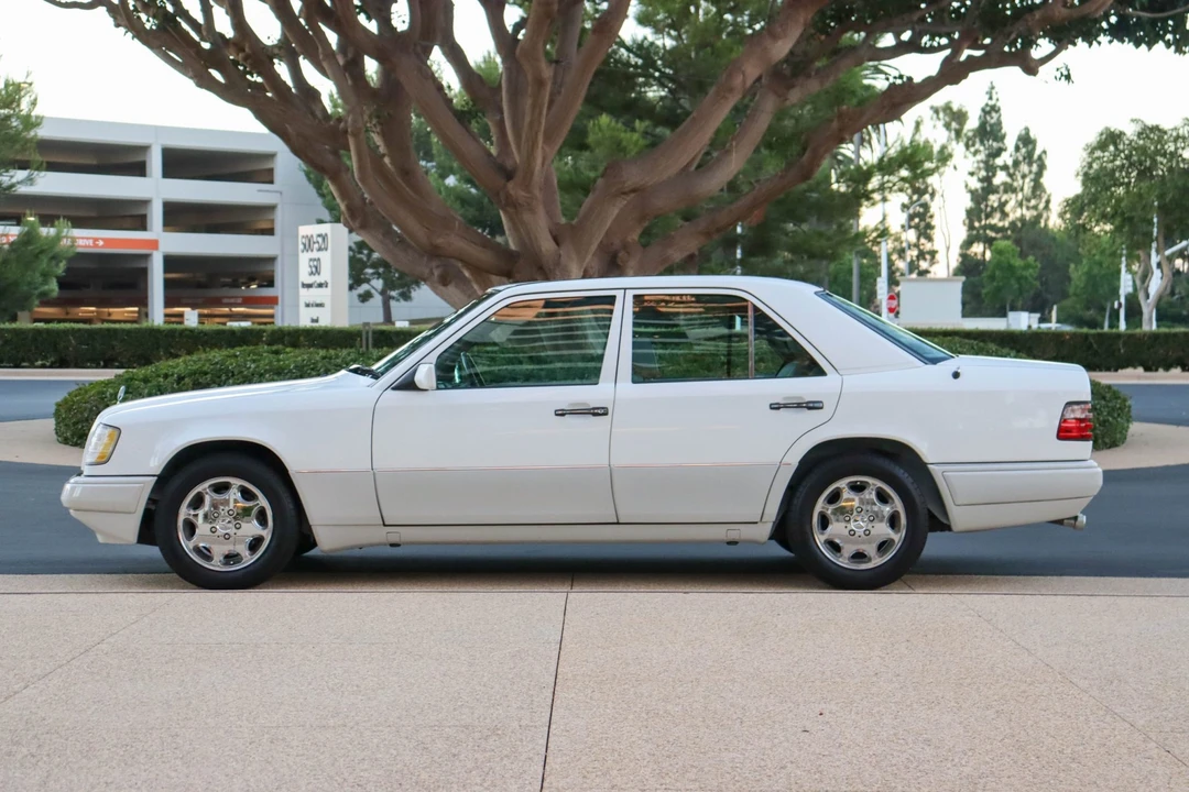 1994 Mercedes-Benz W124 E-Class - Image 3 of 31