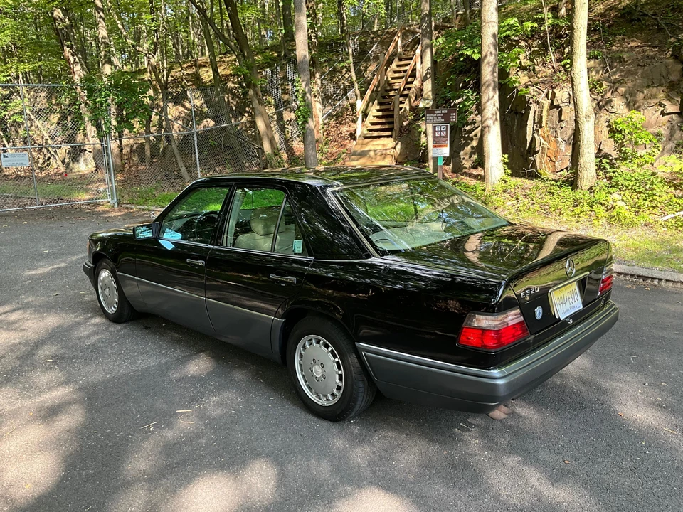 1994 Mercedes-Benz W124 E-Class - Image 9 of 31