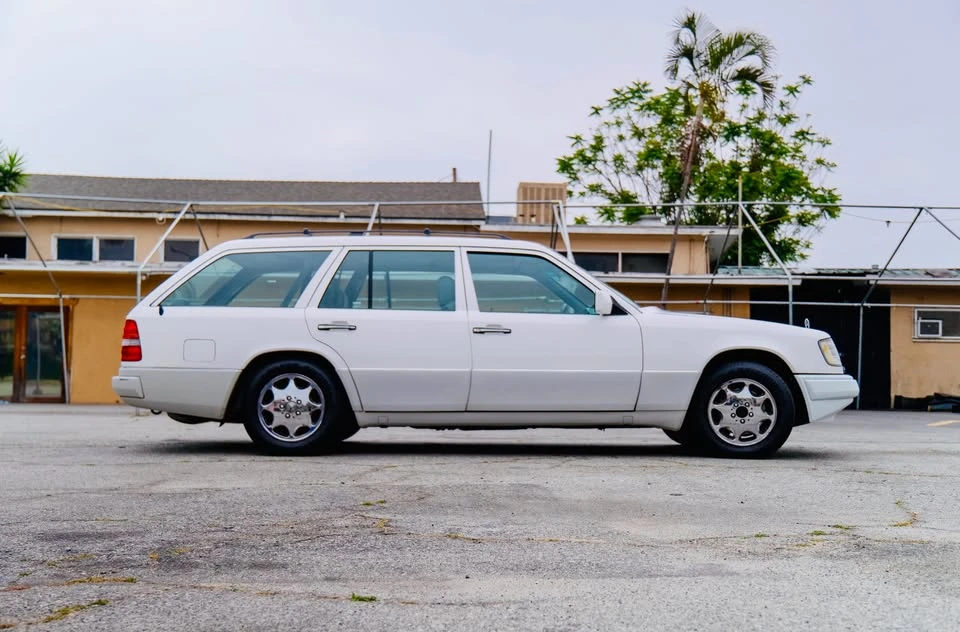 1994 Mercedes-Benz W124 E-Class - Image 2 of 20