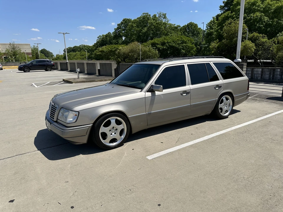 1994 Mercedes-Benz W124 E-Class - Image 2 of 31