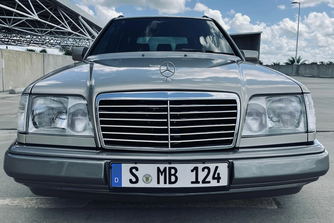 1994 Mercedes-Benz W124 E-Class - Image 2 of 31