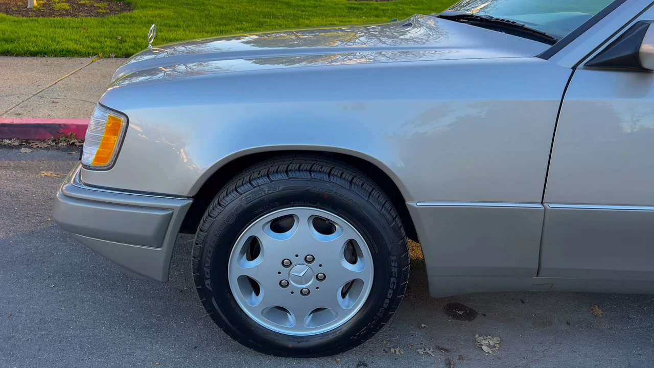 1994 Mercedes-Benz W124 E-Class - Image 29 of 31