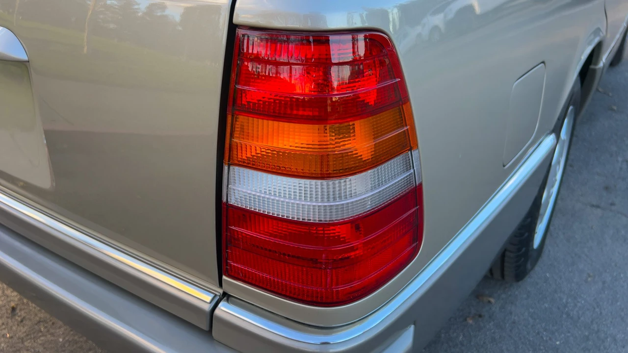 1994 Mercedes-Benz W124 E-Class - Image 28 of 31