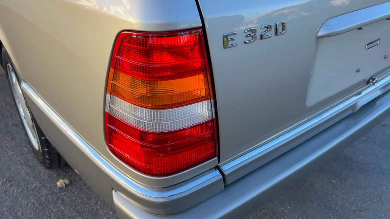 1994 Mercedes-Benz W124 E-Class - Image 27 of 31