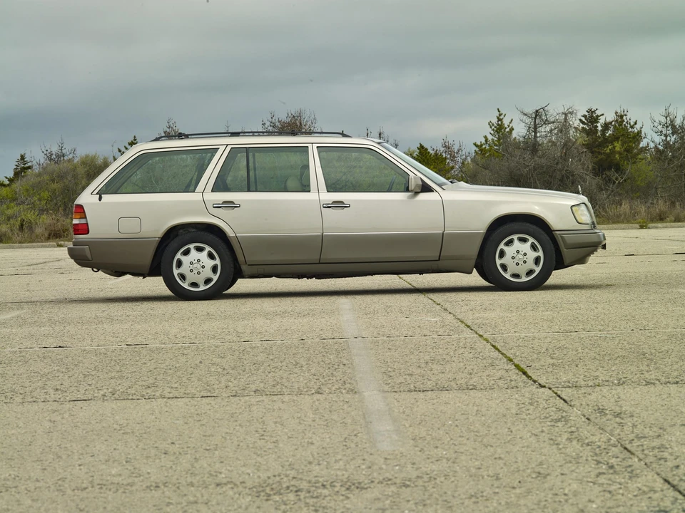 1994 Mercedes-Benz W124 E-Class - Image 12 of 31