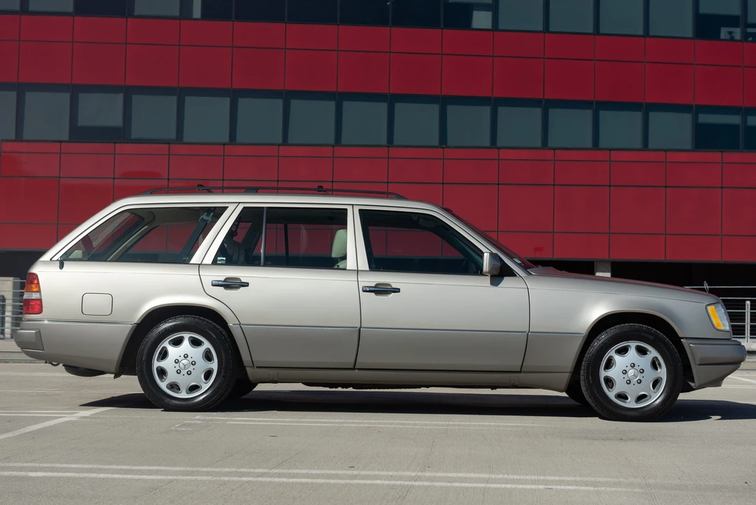 1994 Mercedes-Benz W124 E-Class - Image 2 of 31