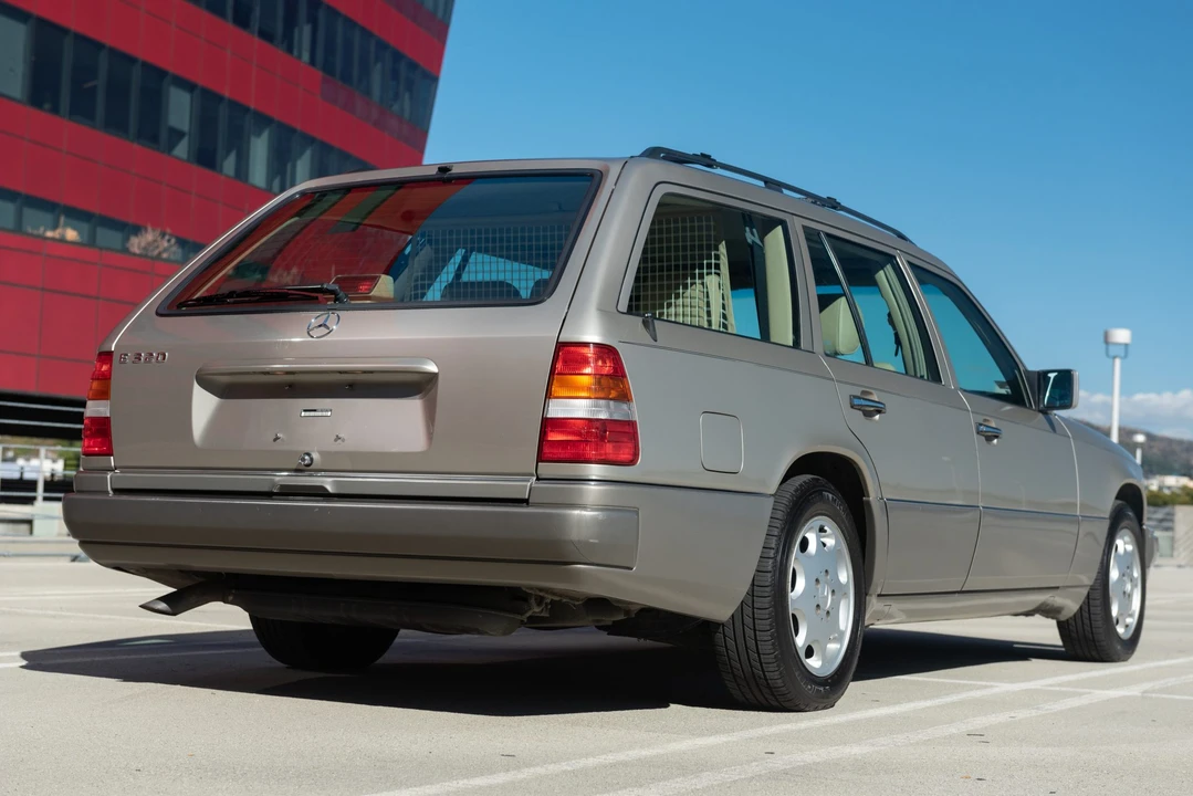 1994 Mercedes-Benz W124 E-Class - Image 4 of 31