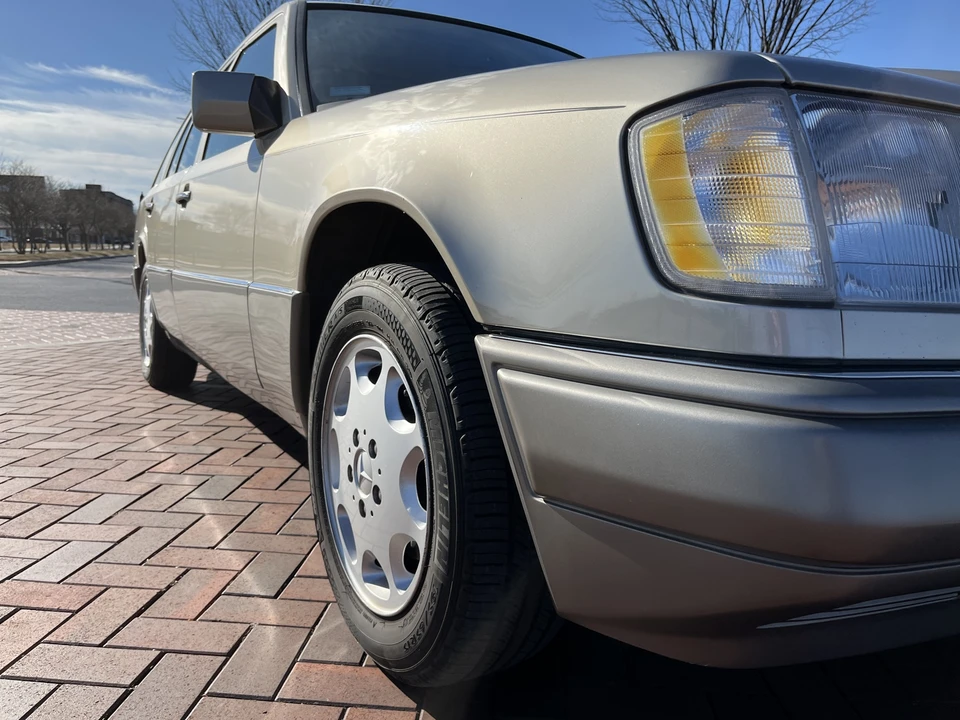 1994 Mercedes-Benz W124 E-Class - Image 13 of 31