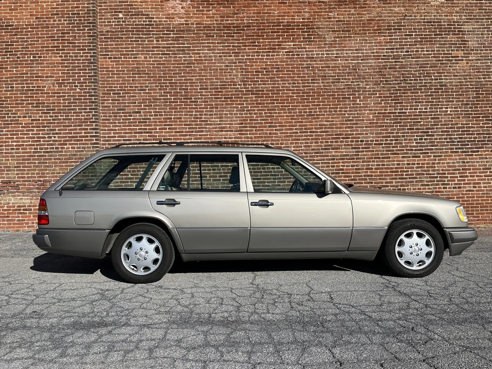 1994 Mercedes-Benz W124 E-Class - Image 11 of 31