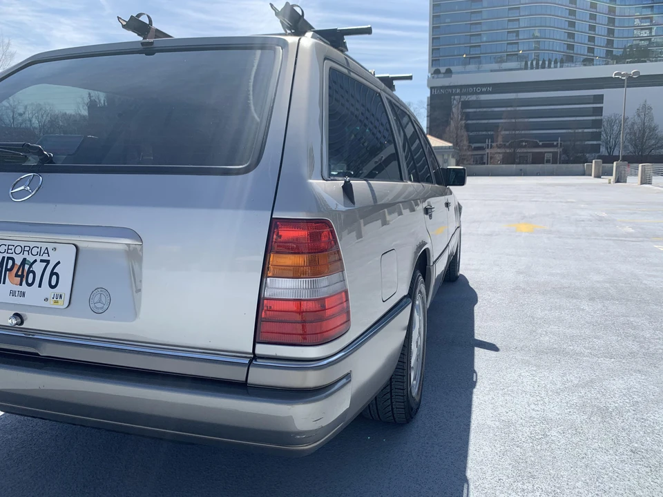 1994 Mercedes-Benz W124 E-Class - Image 13 of 31