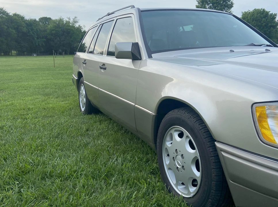 1994 Mercedes-Benz W124 E-Class - Image 12 of 30