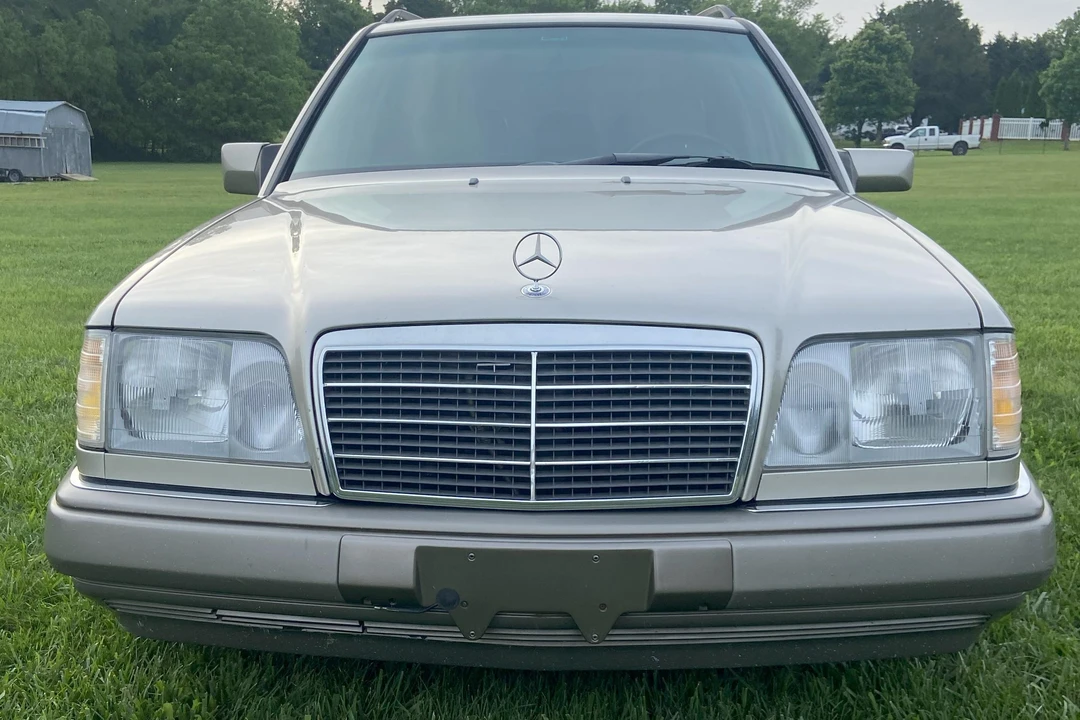 1994 Mercedes-Benz W124 E-Class - Image 2 of 30