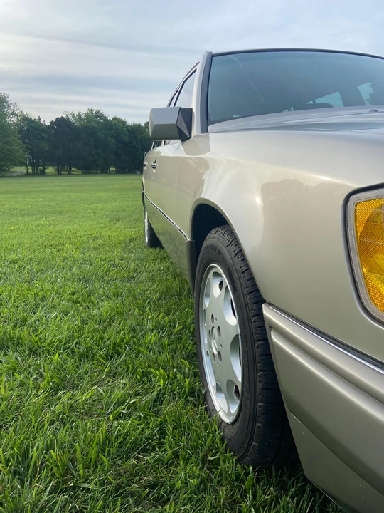 1994 Mercedes-Benz W124 E-Class - Image 13 of 30