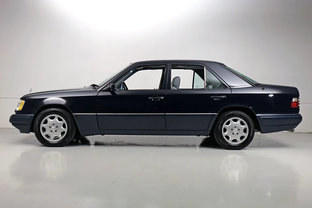 1994 Mercedes-Benz W124 E-Class - Image 2 of 31