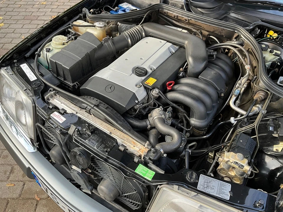 1994 Mercedes-Benz W124 E-Class - Image 13 of 16