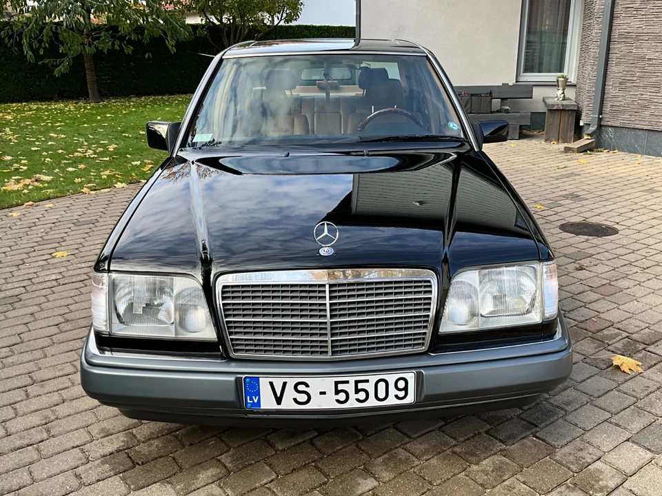 1994 Mercedes-Benz W124 E-Class - Image 2 of 16