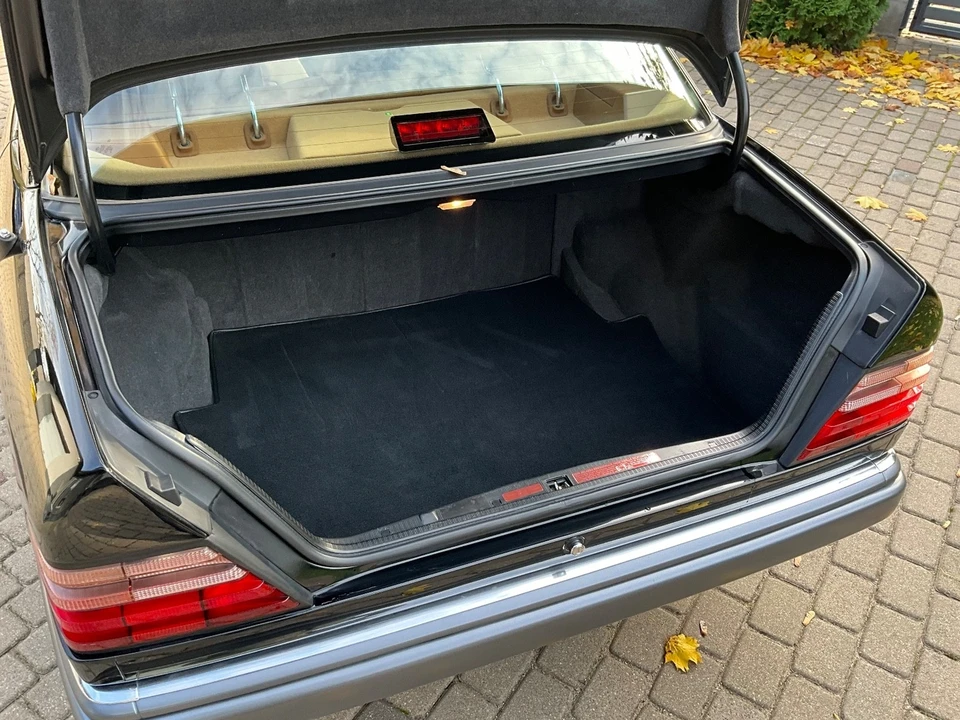 1994 Mercedes-Benz W124 E-Class - Image 12 of 16