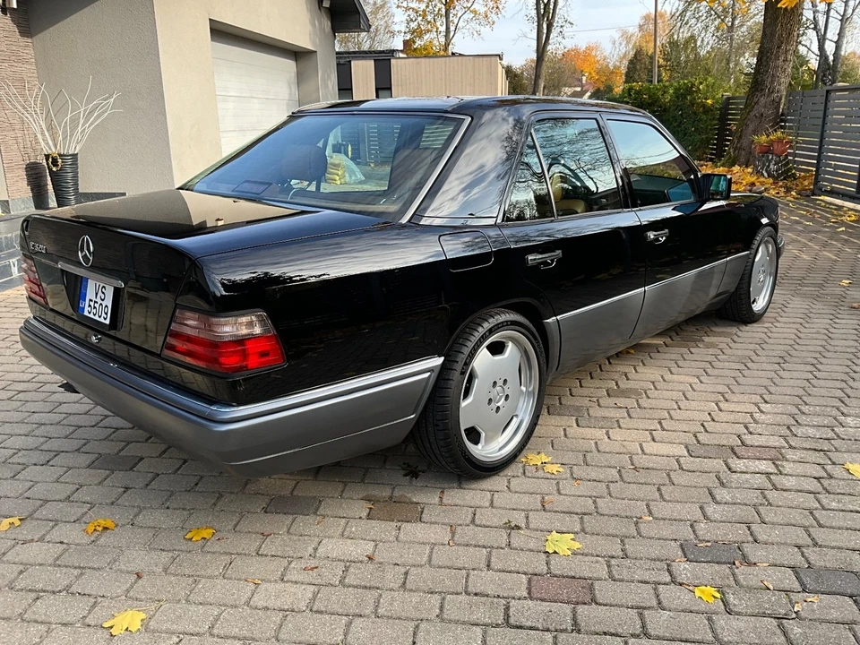 1994 Mercedes-Benz W124 E-Class - Image 11 of 16