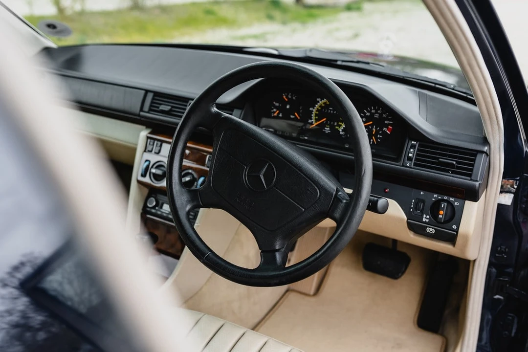 1994 Mercedes-Benz W124 E-Class - Image 27 of 30