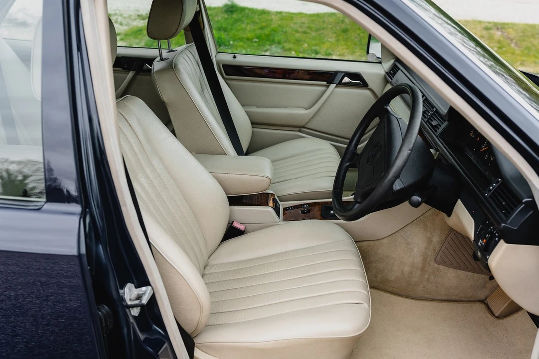 1994 Mercedes-Benz W124 E-Class - Image 25 of 30