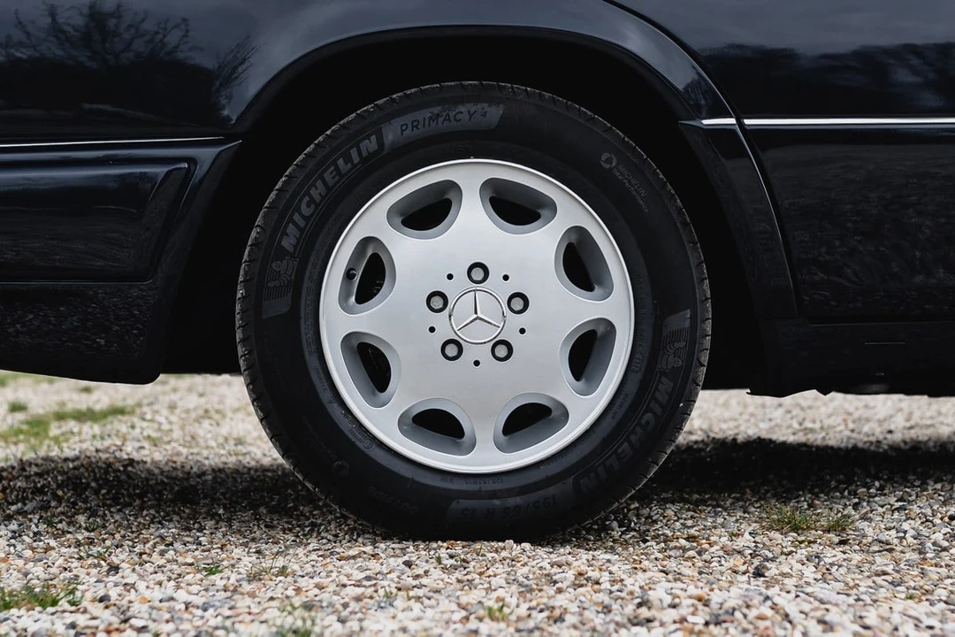 1994 Mercedes-Benz W124 E-Class - Image 16 of 30
