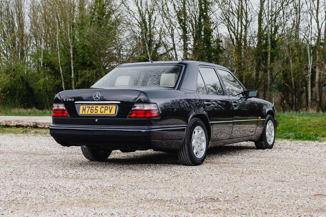 1994 Mercedes-Benz W124 E-Class - Image 13 of 30