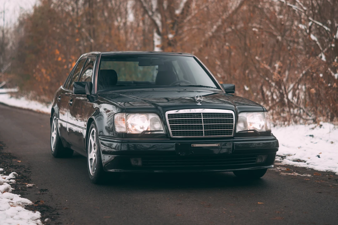 1995 Mercedes-Benz W124 E-Class - Image 2 of 31