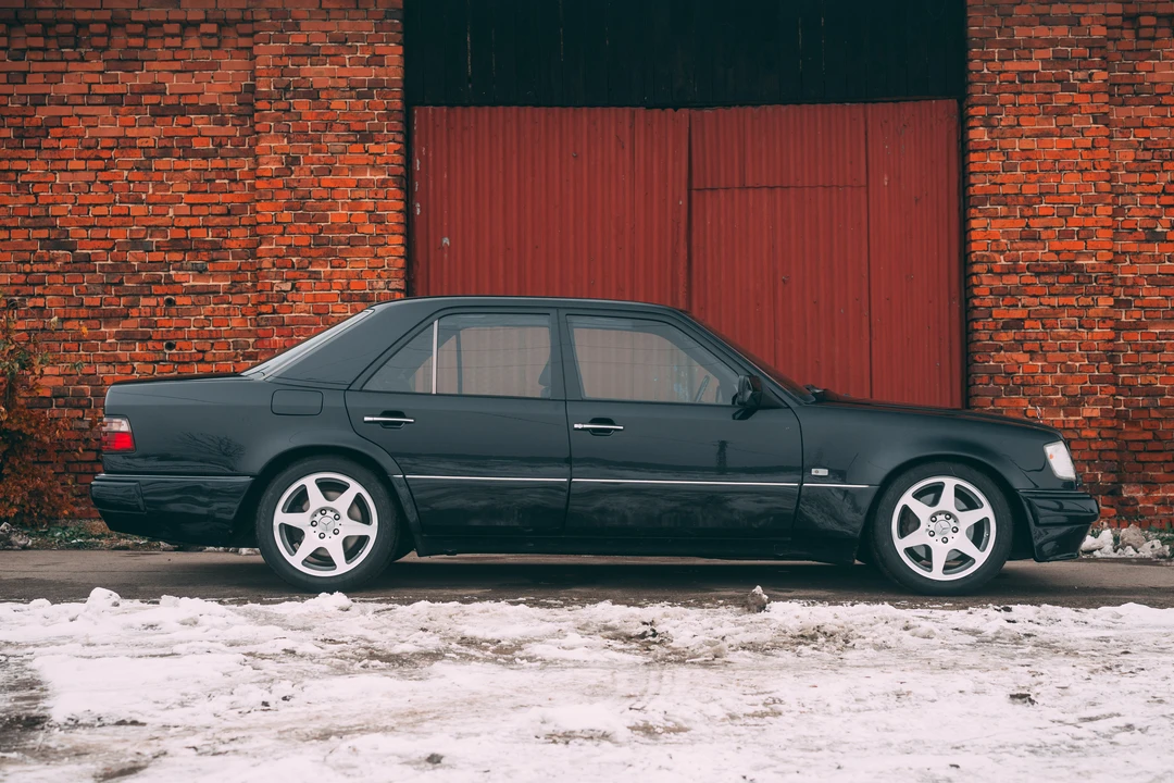 1995 Mercedes-Benz W124 E-Class - Image 9 of 31