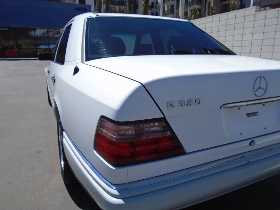 1994 Mercedes-Benz W124 E-Class - Image 9 of 20