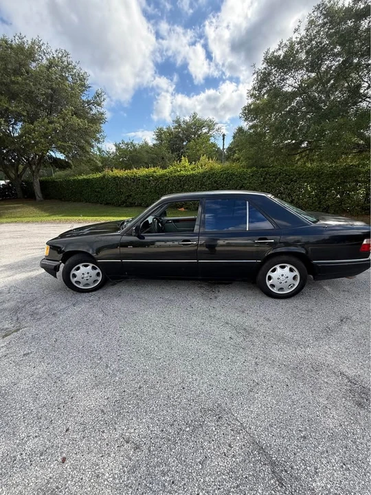 1994 Mercedes-Benz W124 E-Class - Image 7 of 16